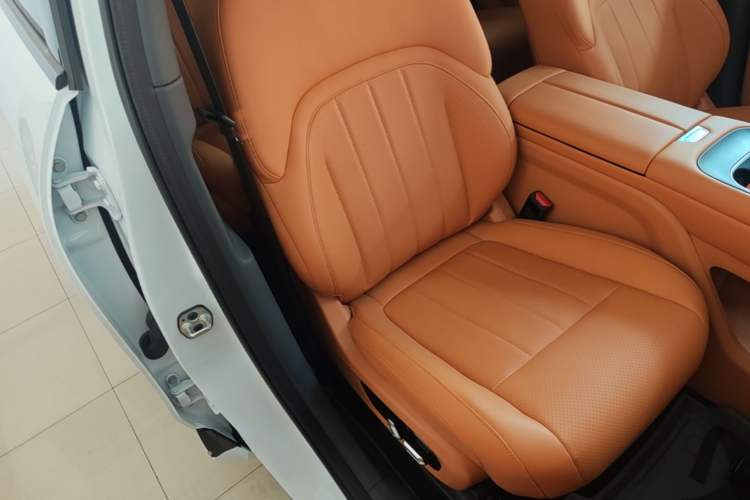 Used Dongfeng eπ eπ008 2025 210 Ultra Smart Drive Version 6 Seats Right Front Seat