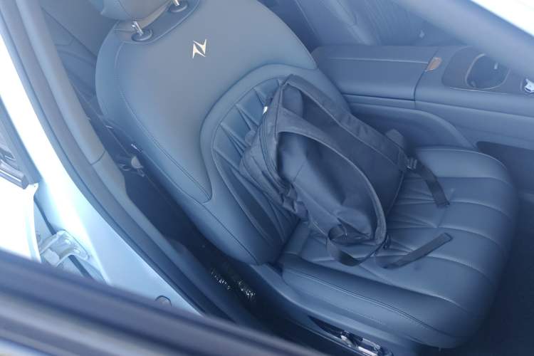 Used Dongfeng eπ eπ008 2025 210Max Range-Extended Version 5 Seats Right Front Seat