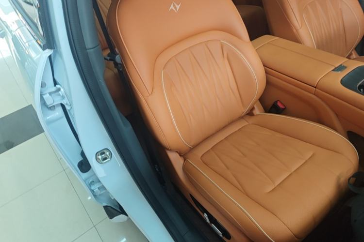 Used Dongfeng eπ eπ008 2025 210 Ultra Range-Extended Version 5 Seats Right Front Seat