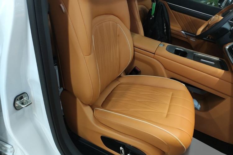 Used Dongfeng eπ eπ008 2025 636Ultra All-Electric Version 5 Seats Right Front Seat