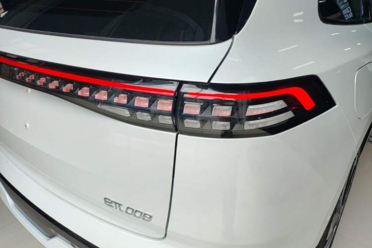 Used Dongfeng eπ eπ008 2025 636Ultra All-Electric Version 5 Seats Right Rear Taillight