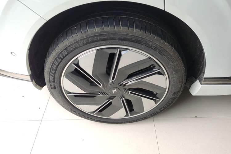 Used Dongfeng eπ eπ008 2025 636Ultra All-Electric Version 5 Seats Right Rear Wheel Hub
