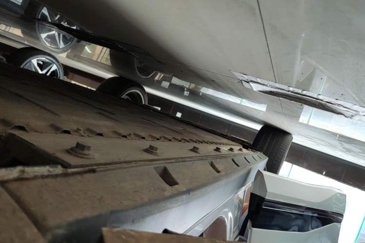 Used Dongfeng eπ eπ008 2025 636Ultra All-Electric Version 5 Seats Right Side Sill