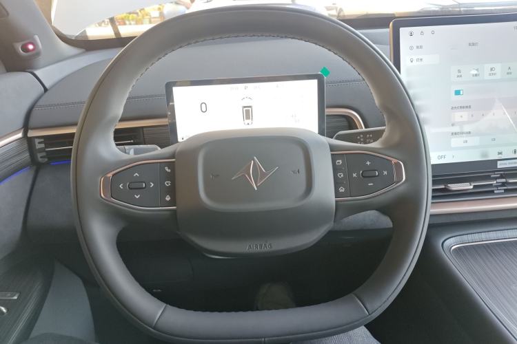 Used Dongfeng eπ eπ008 2025 210Max Range-Extended Version 5 Seats Steering Wheel
