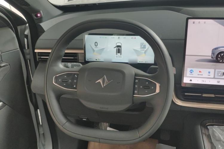 Used Dongfeng eπ eπ008 2025 210 Ultra Range-Extended Version 6 Seats Steering Wheel