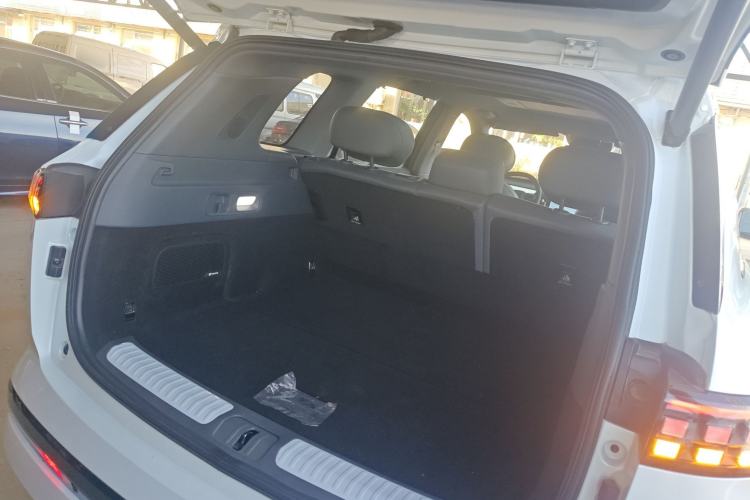 Used Dongfeng eπ eπ008 2025 210Max Range-Extended Version 5 Seats Trunk