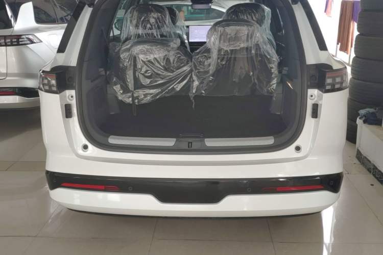 Used Dongfeng eπ eπ008 2025 210 Ultra Range-Extended Version 6 Seats Trunk