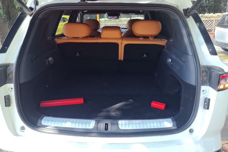 Used Dongfeng eπ eπ008 2025 210 Ultra Range-Extended Version 5 Seats Trunk