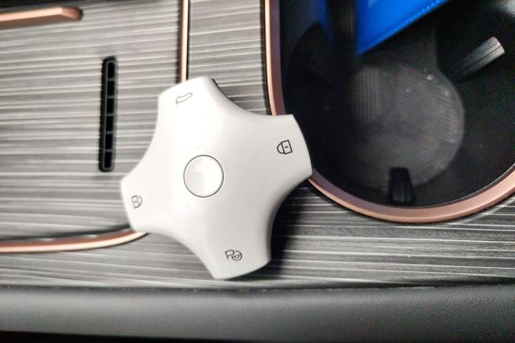 Used Dongfeng eπ eπ008 2025 636Max Rui Edition 6-Seater Vehicle Key