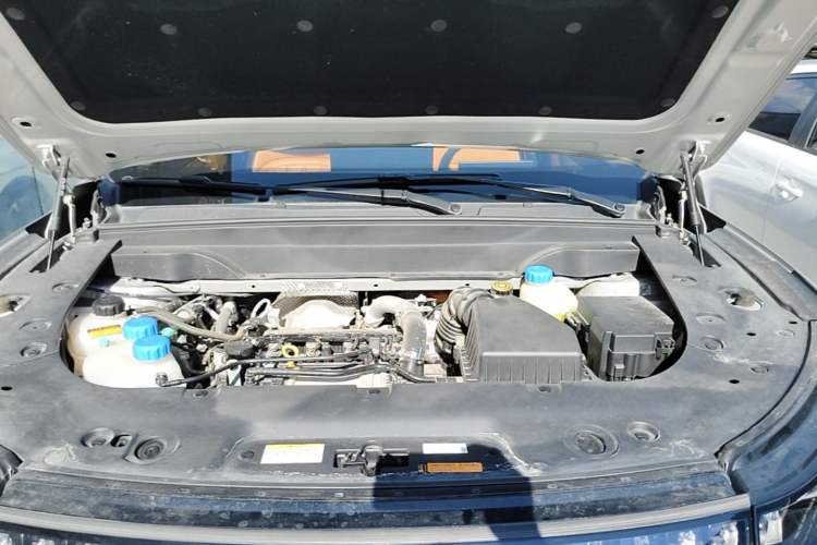 Used Dongfeng eπ eπ008 2025 210 Ultra Range-Extended Version 5 Seats Engine Bay