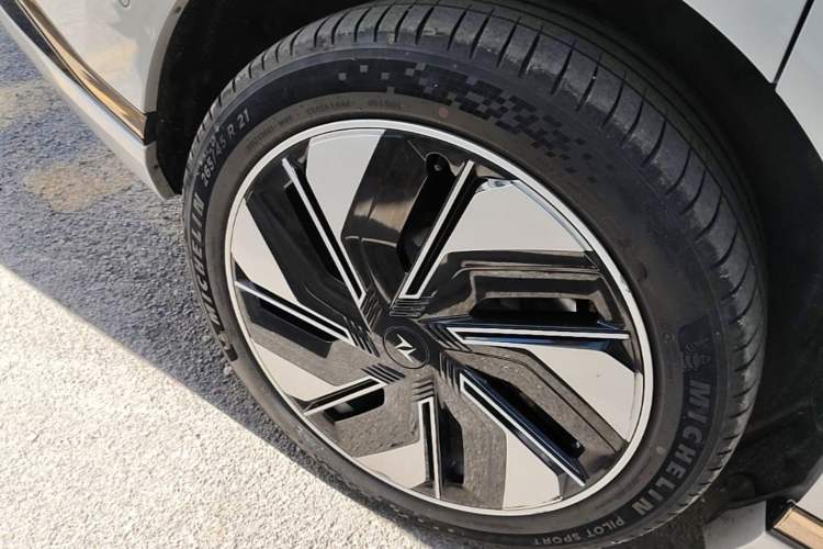 Used Dongfeng eπ eπ008 2025 210 Ultra Range-Extended Version 5 Seats Exterior 5