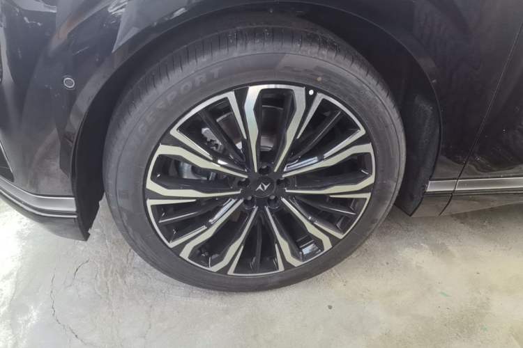 Used Dongfeng eπ eπ008 2026 Model Six-Seat Range-Extended Family Delight Edition Left Front Wheel Hub