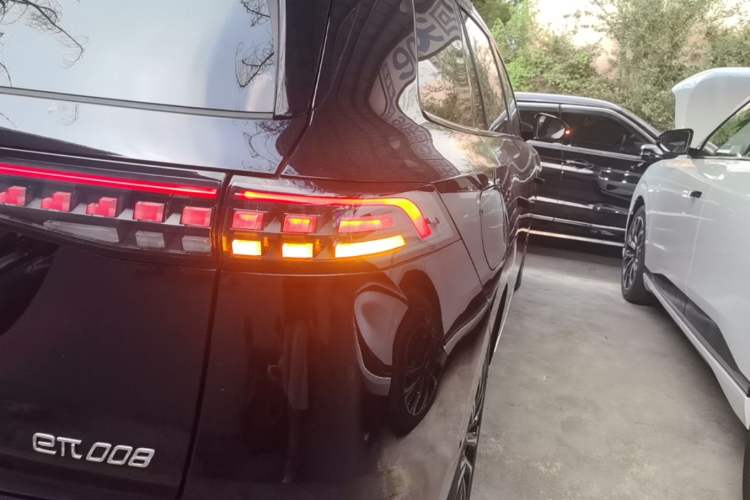 Used Dongfeng eπ eπ008 2026 Model Six-Seat Range-Extended Family Delight Edition Right Rear Taillight