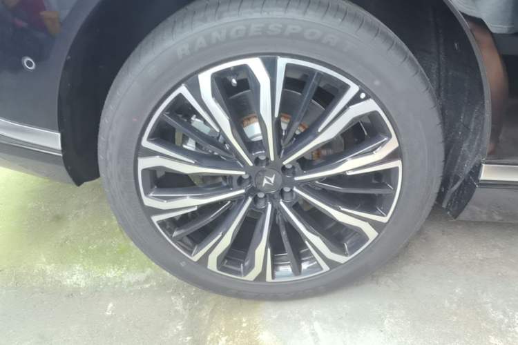 Used Dongfeng eπ eπ008 2026 Model Six-Seat Range-Extended Family Delight Edition Right Rear Wheel Hub