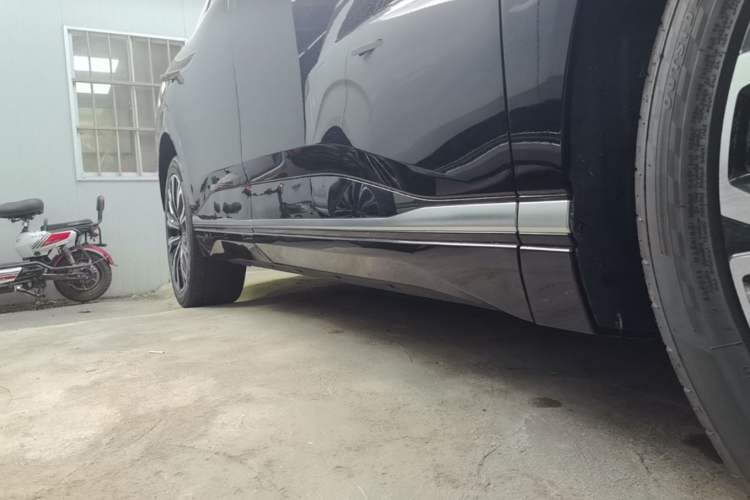 Used Dongfeng eπ eπ008 2026 Model Six-Seat Range-Extended Family Delight Edition Right Side Sill