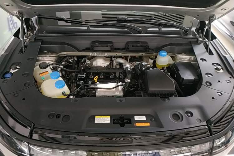 Used Dongfeng eπ eπ008 2026 Model Six-Seat Range-Extended Family Delight Edition Engine Bay