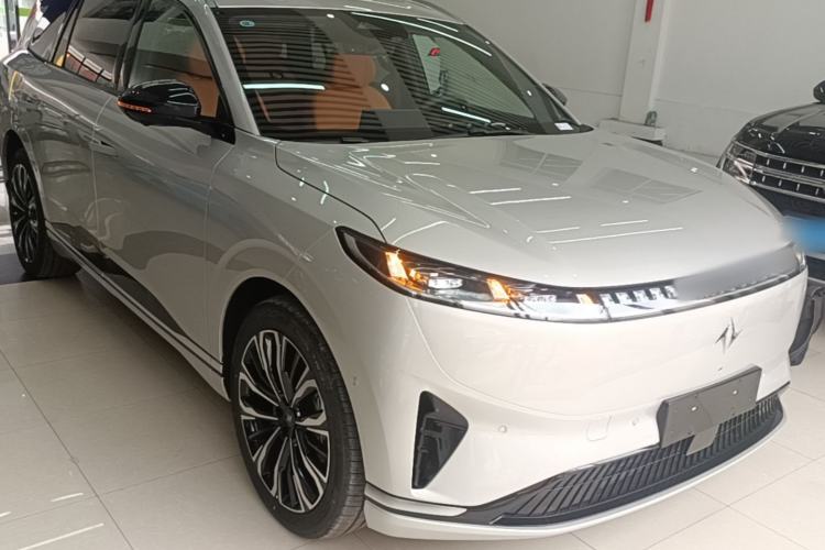 Used Dongfeng eπ eπ008 2026 Model Six-Seat Range-Extended Family Delight Edition Front Right 45 Deg