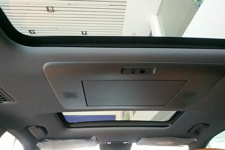 Used Dongfeng eπ eπ008 2026 Model Six-Seat Range-Extended Family Delight Edition Headliner