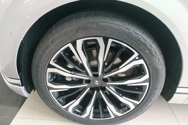 Used Dongfeng eπ eπ008 2026 Model Six-Seat Range-Extended Family Delight Edition Left Front Wheel Hub