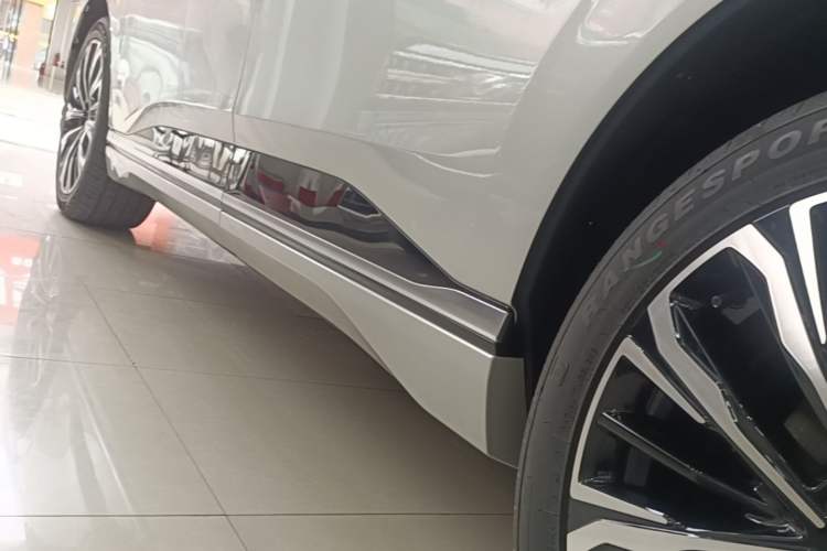 Used Dongfeng eπ eπ008 2026 Model Six-Seat Range-Extended Family Delight Edition Left Side Sill