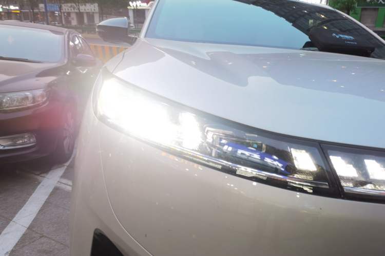 Used Dongfeng eπ eπ008 2026 Model Six-Seat Range-Extended Family Edition Right Front Headlight