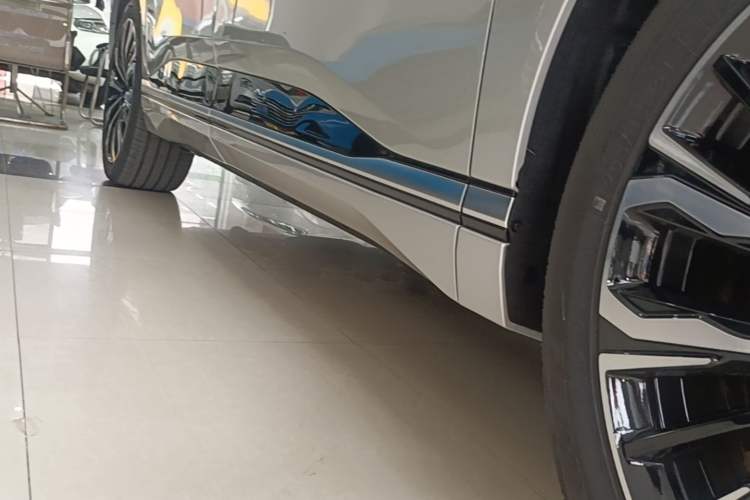 Used Dongfeng eπ eπ008 2026 Model Six-Seat Range-Extended Family Delight Edition Right Side Sill