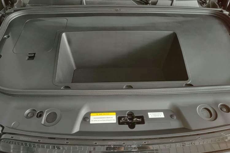 Used Dongfeng eπ eπ008 2026 Model Six-Seat Pure-Electric Family Delight Edition Engine Bay