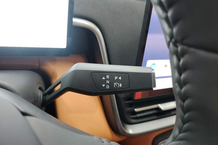 Used Dongfeng eπ eπ008 2026 Model Six-Seat Pure-Electric Family Edition Gear Lever