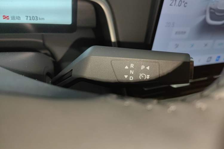 Used Dongfeng eπ eπ008 2026 Model Six-Seat Pure-Electric Family Delight Edition Gear Lever