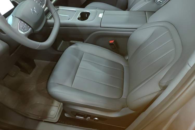 Used Dongfeng eπ eπ008 2026 Model Six-Seat Pure-Electric Family Delight Edition Left Front Seat