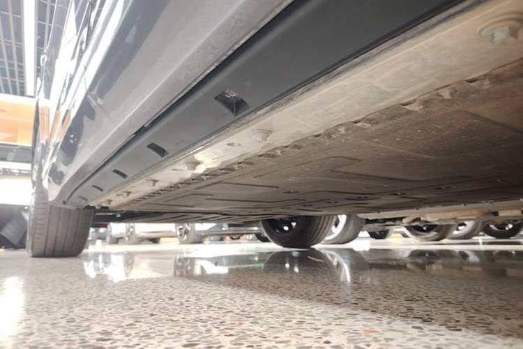Used Dongfeng eπ eπ008 2026 Model Six-Seat Pure-Electric Family Edition Left Side Sill