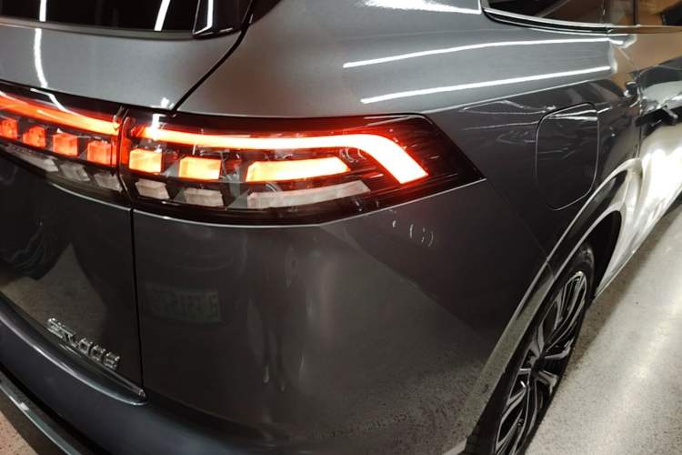 Used Dongfeng eπ eπ008 2026 Model Six-Seat Pure-Electric Family Edition Right Rear Taillight