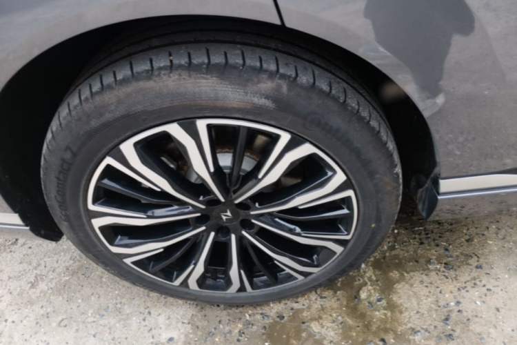Used Dongfeng eπ eπ008 2026 Model Six-Seat Pure-Electric Family Edition Right Rear Wheel Hub