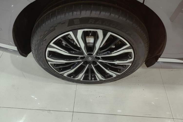 Used Dongfeng eπ eπ008 2026 Model Six-Seat Pure-Electric Family Delight Edition Right Rear Wheel Hub