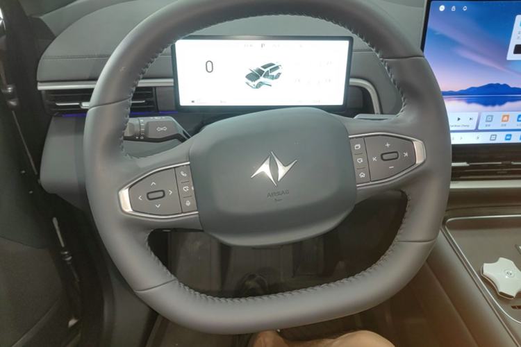 Used Dongfeng eπ eπ008 2026 Model Six-Seat Pure-Electric Family Delight Edition Steering Wheel