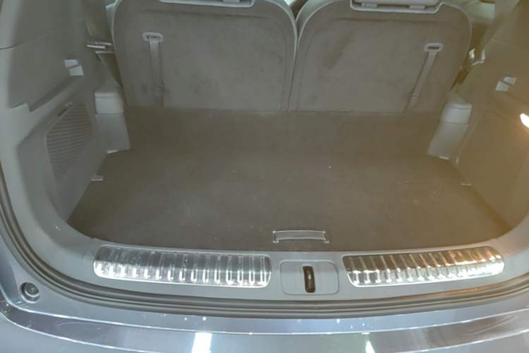 Used Dongfeng eπ eπ008 2026 Model Six-Seat Pure-Electric Family Delight Edition Trunk
