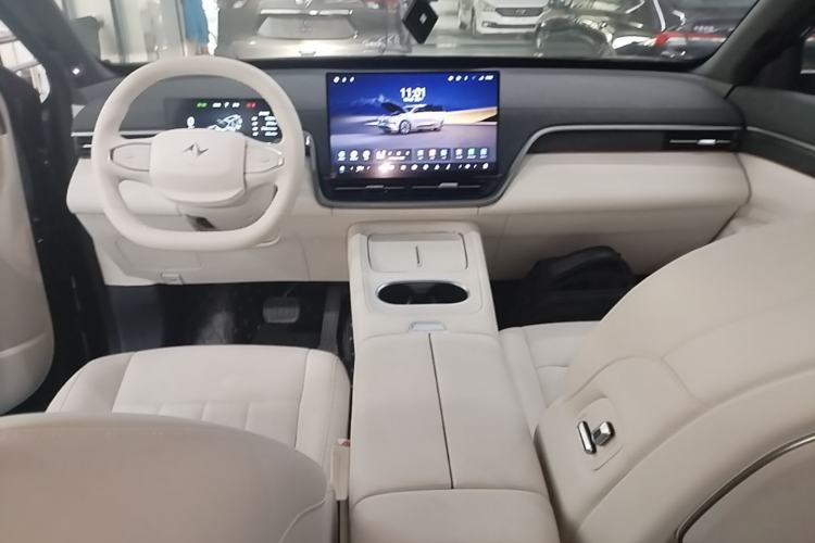Used Dongfeng eπ eπ008 2026 Model Six-Seat Range-Extended Family Edition Center Console