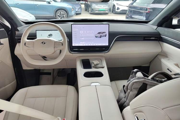 Used Dongfeng eπ eπ008 2026 Model Six-Seat Pure-Electric Family Delight Edition Center Console