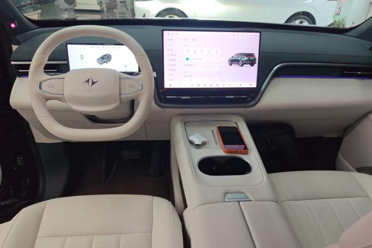 Used Dongfeng eπ eπ008 2026 Model Six-Seat Range-Extended Family Edition Center Console