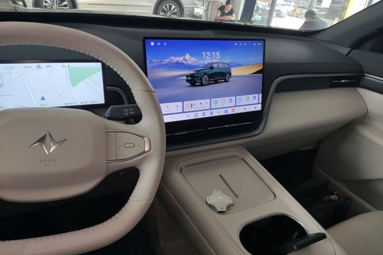 Used Dongfeng eπ eπ008 2026 Model Six-Seat Range-Extended Family Edition Center Console
