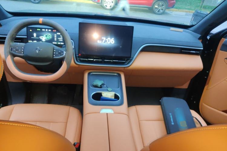 Used Dongfeng eπ eπ008 2026 Model Six-Seat Range-Extended Family Delight Edition Center Console