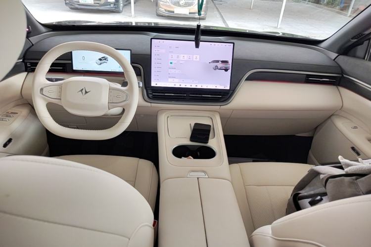 Used Dongfeng eπ eπ008 2026 Model Six-Seat Range-Extended Family Edition Center Console