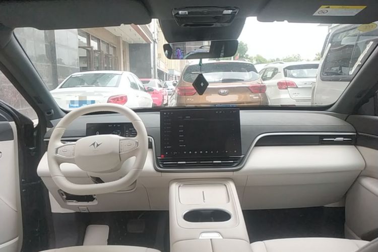 Used Dongfeng eπ eπ008 2026 Model Six-Seat Range-Extended Family Edition Center Console