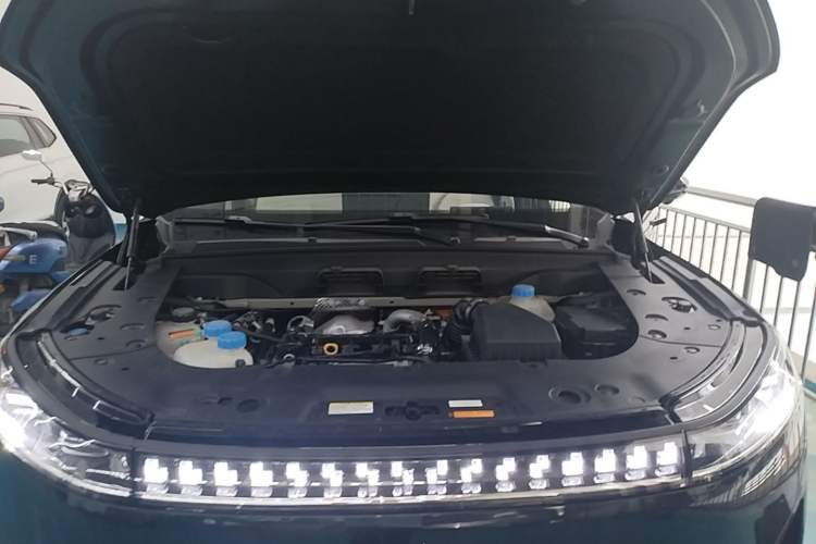 Used Dongfeng eπ eπ008 2026 Model Six-Seat Range-Extended Family Edition Engine Bay