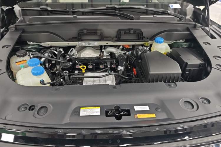 Used Dongfeng eπ eπ008 2026 Model Six-Seat Range-Extended Family Edition Engine Bay