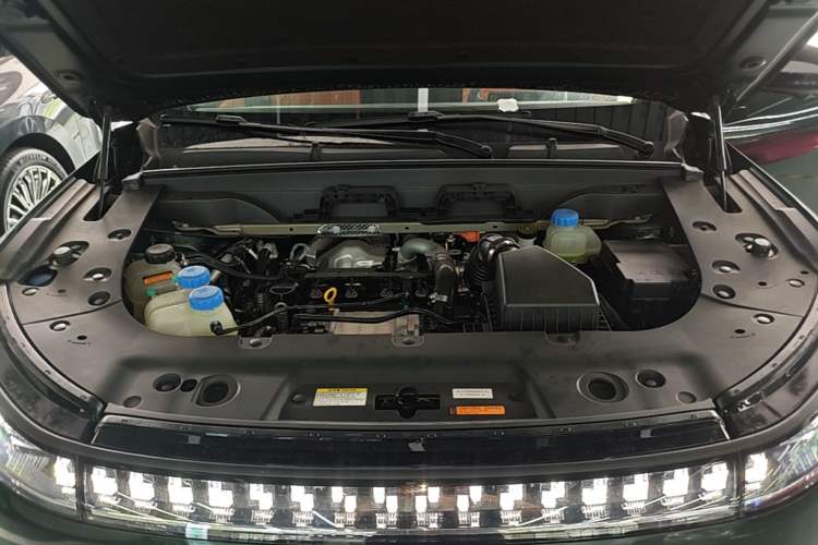 Used Dongfeng eπ eπ008 2026 Model Six-Seat Range-Extended Family Edition Engine Bay