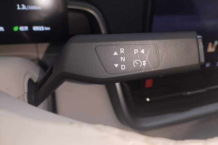 Used Dongfeng eπ eπ008 2026 Model Six-Seat Range-Extended Family Edition Gear Lever