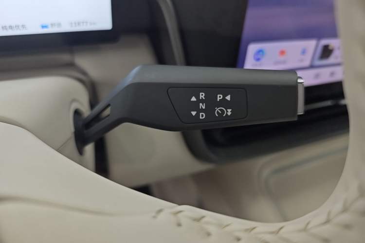 Used Dongfeng eπ eπ008 2026 Model Six-Seat Range-Extended Family Edition Gear Lever