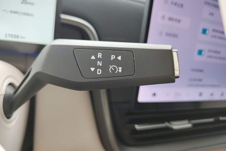 Used Dongfeng eπ eπ008 2026 Model Six-Seat Pure-Electric Family Delight Edition Gear Lever