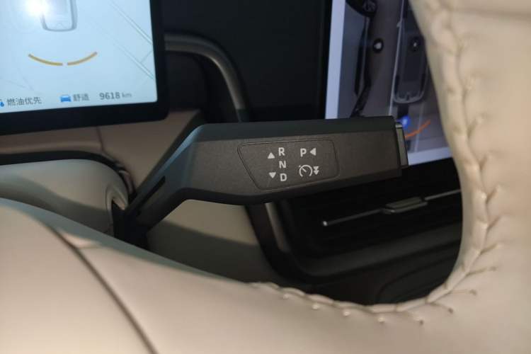 Used Dongfeng eπ eπ008 2026 Model Six-Seat Range-Extended Family Edition Gear Lever